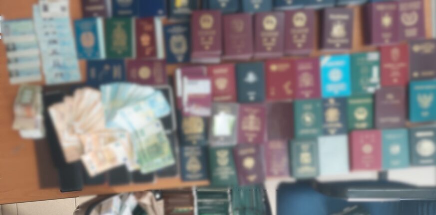 Δυτική Αχαΐα: Μεγάλη επιτυχία της ΕΛΑΣ - Πώς ξετρύπωσαν «φάμπρικα» πλαστών διαβατηρίων ΦΩΤΟ - ΝΕΟΤΕΡΑ
