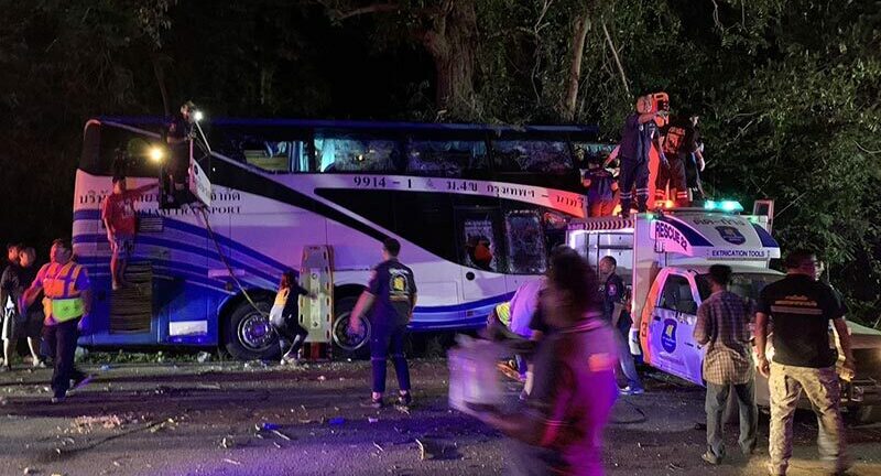 Τραγωδία στην Ταϊλάνδη: Διώροφο λεωφορείο έπεσε σε δέντρο κόπηκε στα δύο – 14 νεκροί, 32 τραυματίες ΦΩΤΟ