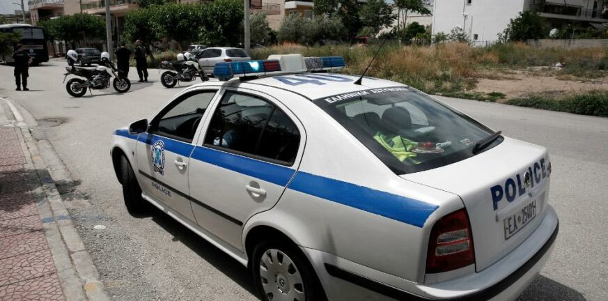 Ηράκλειο: Αστυνομικός εργαζόταν και ως οδηγός ασθενοφόρου και συνελήφθη