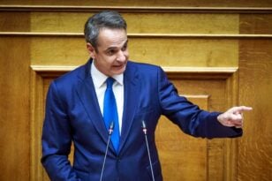 Επεισόδιο μεταξύ Μητσοτάκη-Κουτσούμπα στη Βουλή: «Ίσως φαντασιώνεστε την Ελλάδα ως κομμουνιστική χώρα»