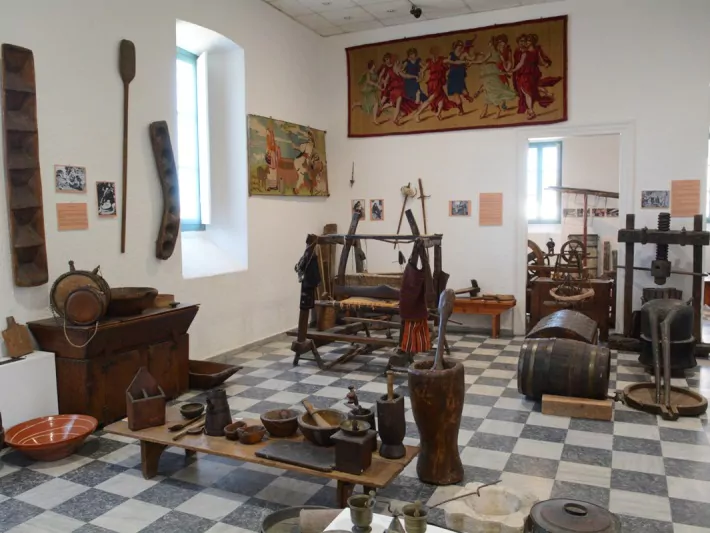 Πολιτιστικός Οργανισμός - 9ο ΕΠΑΛ συνεργάζονται για την συντήρηση αντικειμένων του Μουσείου Λαϊκής Τέχνης