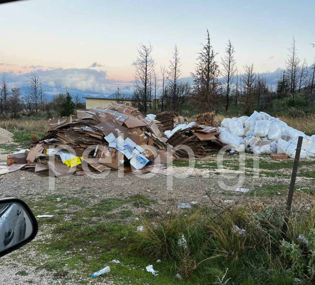 Πάτρα - Νέο Σούλι: Φορτηγό πετά χαρτόκουτα τη νύχτα ΦΩΤΟ