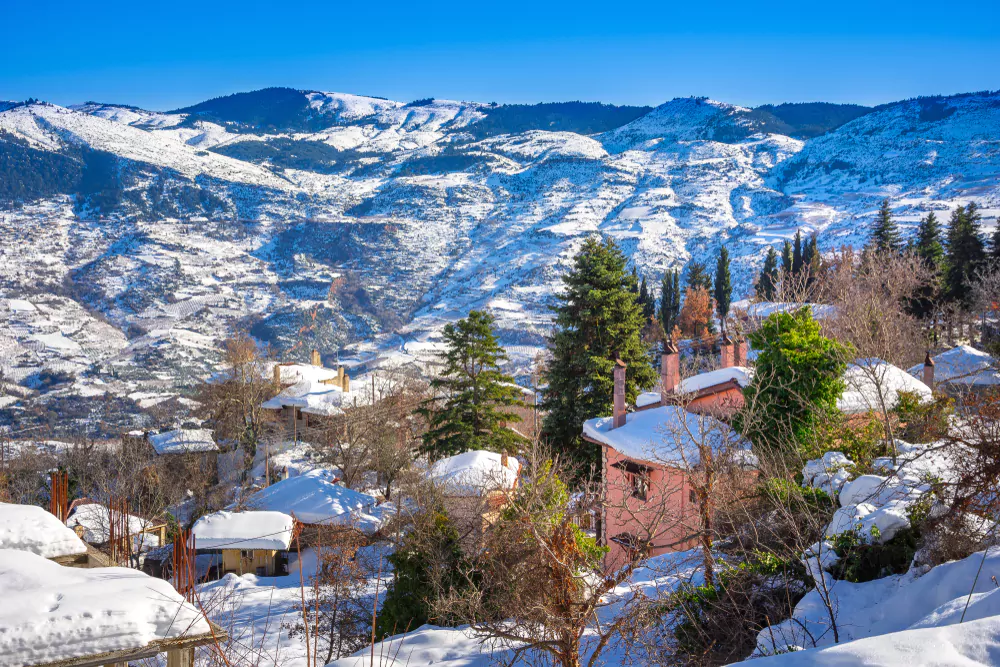 Διακοπές Χριστουγέννων: Τρεις μαγευτικοί προορισμοί στην Πελοπόννησο
