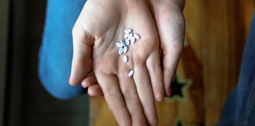 Γιατί οι Έλληνες υπερκαταναλώνουν αντιβιοτικά – Θλιβερή πρωτιά της χώρας μας στην κατάχρηση τους