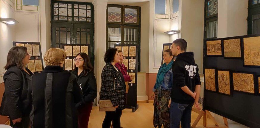 Αίγιο: Εγκαινιάστηκε η έκθεση πυρογραφίας της Φλώρας Ματτέ στο Αρχοντικό Παναγιωτόπουλου