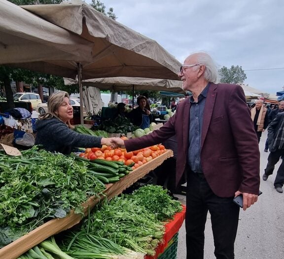 Patras: Deputy Mayor Dionysis Plessas goes to the public markets for wishes – Pelop.gr