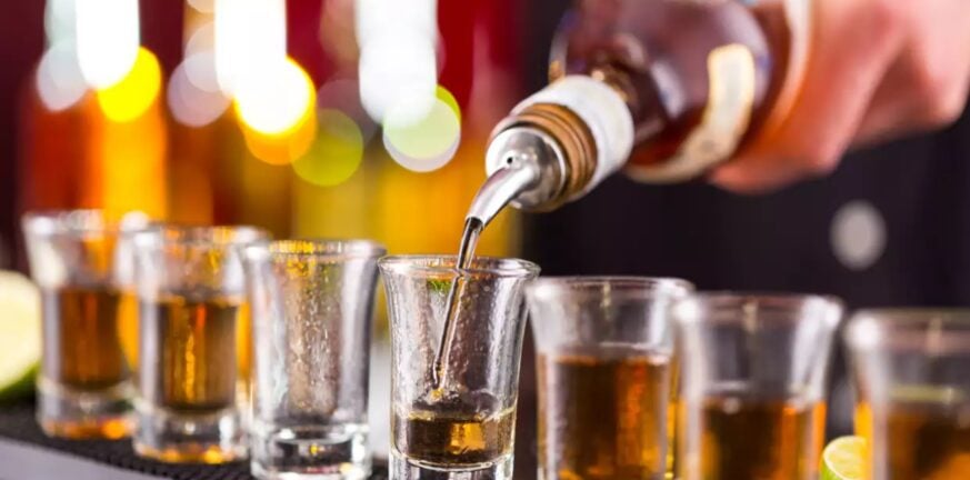 Γκάζι: Στο νοσοκομείο για πλύση στομάχου 5 μαθητές από νοθευμένα ποτά σε μπαρ