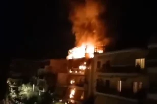 Βίντεο – ντοκουμέντο από τη φωτιά σε διαμέρισμα στα Άνω Πατήσια – Ούρλιαζε και ζητούσε βοήθεια η γυναίκα που πέθανε