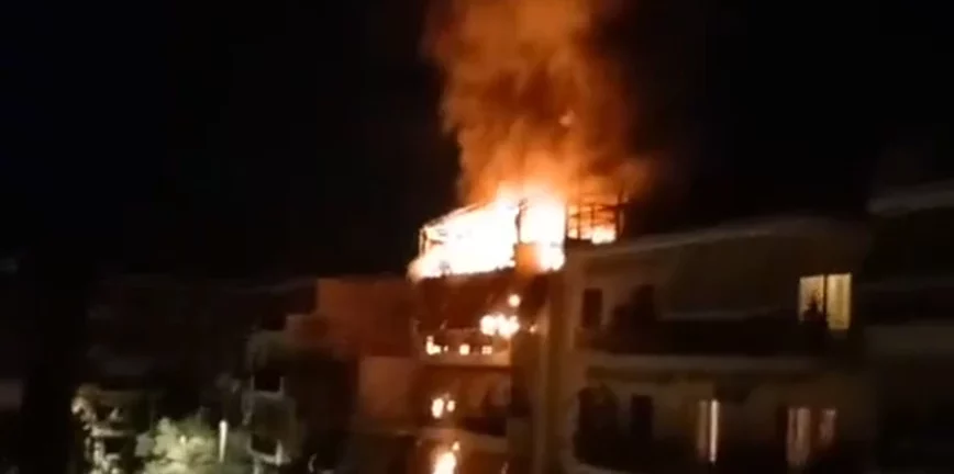 Βίντεο – ντοκουμέντο από τη φωτιά σε διαμέρισμα στα Άνω Πατήσια – Ούρλιαζε και ζητούσε βοήθεια η γυναίκα που πέθανε
