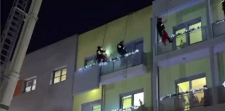 Πυροσβέστες στόλισαν το κτίριο της ογκολογικής μονάδας στο «Παίδων» -Δείτε το βίντεο