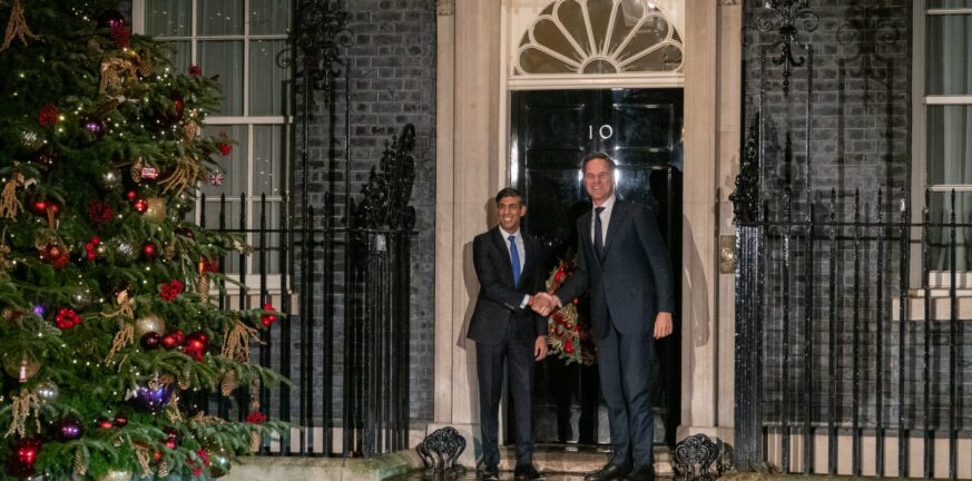 Βρετανία: Ρίσι Σούνακ και Μαρκ Ρούτε κλειδώθηκαν έξω από την Ντάουνινγκ Στριτ - ΒΙΝΤΕΟ