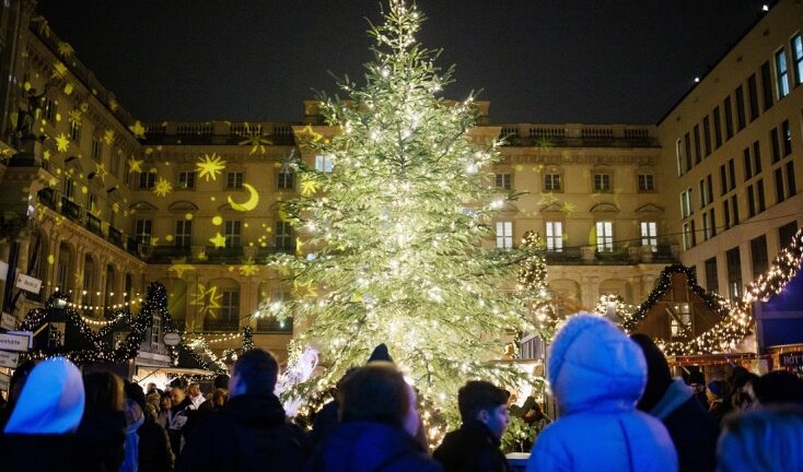 Χριστούγεννα 2023: «Συνωστισμός» στις χριστουγεννιάτικες αγορές - Κορυφώνονται τα ταξίδια στην Ευρώπη