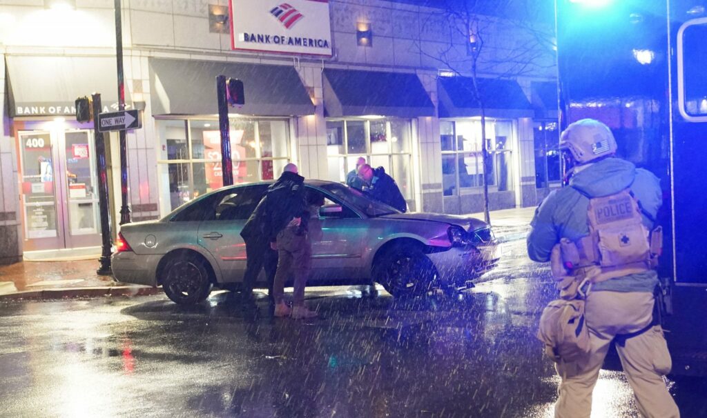 Μπάιντεν: Όχημα συγκρούστηκε με αυτοκίνητο της ασφαλείας του – Ασφαλείς ο Πρόεδρος των ΗΠΑ και η σύζυγός του ΒΙΝΤΕΟ - ΦΩΤΟ
