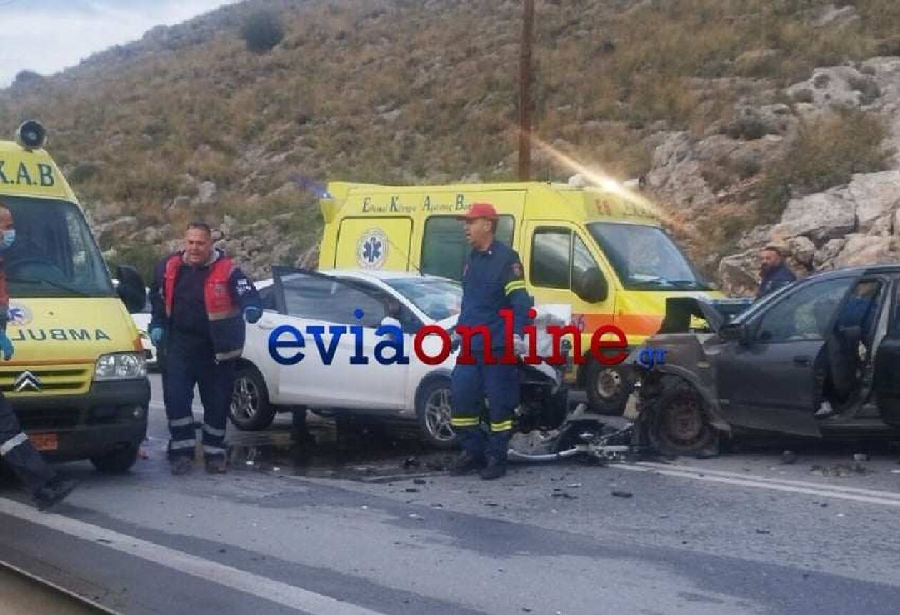 Σοβαρό τροχαίο ατύχημα με εγκλωβισμένους στην Εύβοια