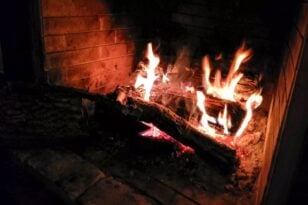 Αχαΐα: Κάηκε πέφτοντας στο αναμμένο τζάκι