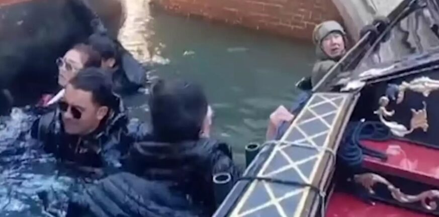 Βενετία: Τουρίστες έπεσαν σε κανάλι από γόνδολα τραβώντας σέλφι – Δεν άκουσαν τις οδηγίες του γονδολιέρη