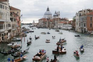 Η Βενετία θέλει ησυχία και βάζει τέλος στα μεγάλα γκρουπ τουριστών