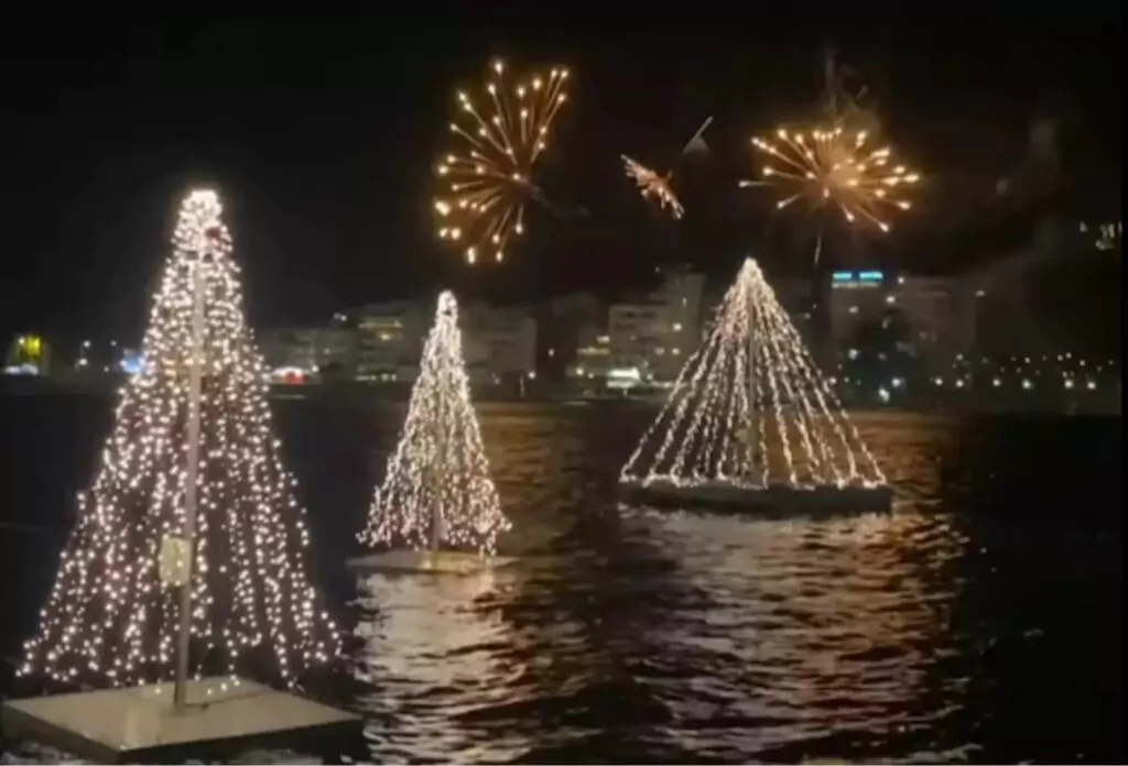 The water trees lit up in Chalkida – Magical scenes with music and fireworks