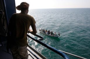 Χούθι: Έκαναν τουριστικό αξιοθέατο πλοίο που κατέλαβαν στην Ερυθρά - ΒΙΝΤΕΟ