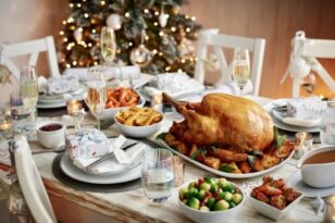 «Καίει» φέτος το χριστουγεννιάτικο τραπέζι - Πόσο θα κοστίσει το ρεβενιόν