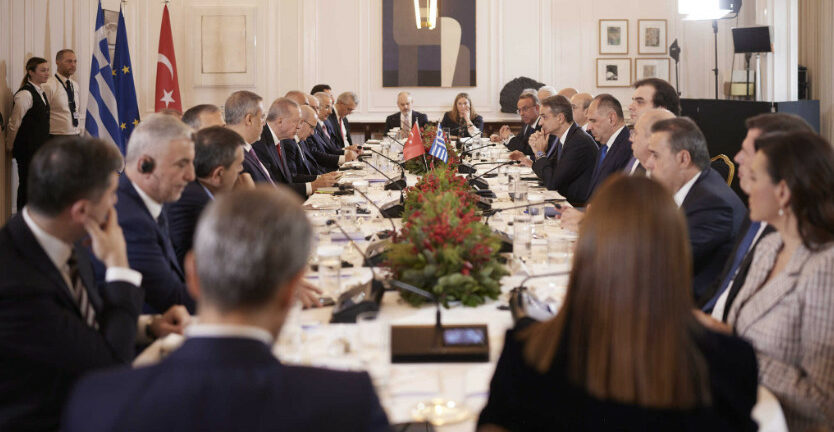 Επίσκεψη Ερντογάν: Όλες οι συμφωνίες που υπέγραψαν Ελλάδα και Τουρκία