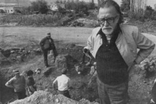 Σαν σήμερα 28 Ιανουαρίου 1961 ανακαλύφθηκε το ανάκτορο της Βεργίνας - Οι ανασκαφές υπό τον αρχαιολόγο Μανόλη Ανδρόνικο