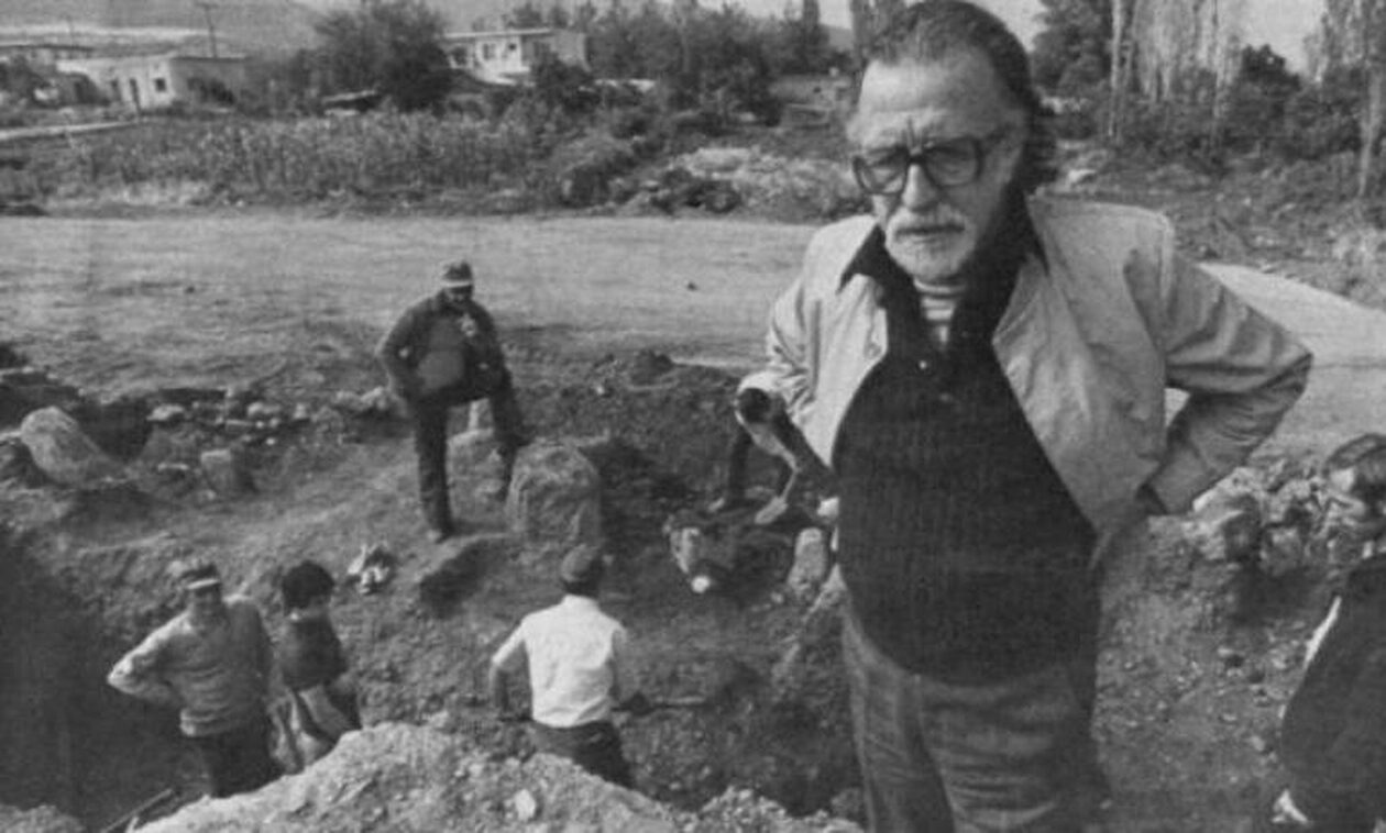 Σαν σήμερα 28 Ιανουαρίου 1961 ανακαλύφθηκε το ανάκτορο της Βεργίνας - Οι ανασκαφές υπό τον αρχαιολόγο Μανόλη Ανδρόνικο