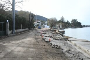 Πάτρα: Συνεχίστηκε ο καθαρισμός των παραλιακών οδών μετά την πρόσφατη κακοκαιρία - ΦΩΤΟ