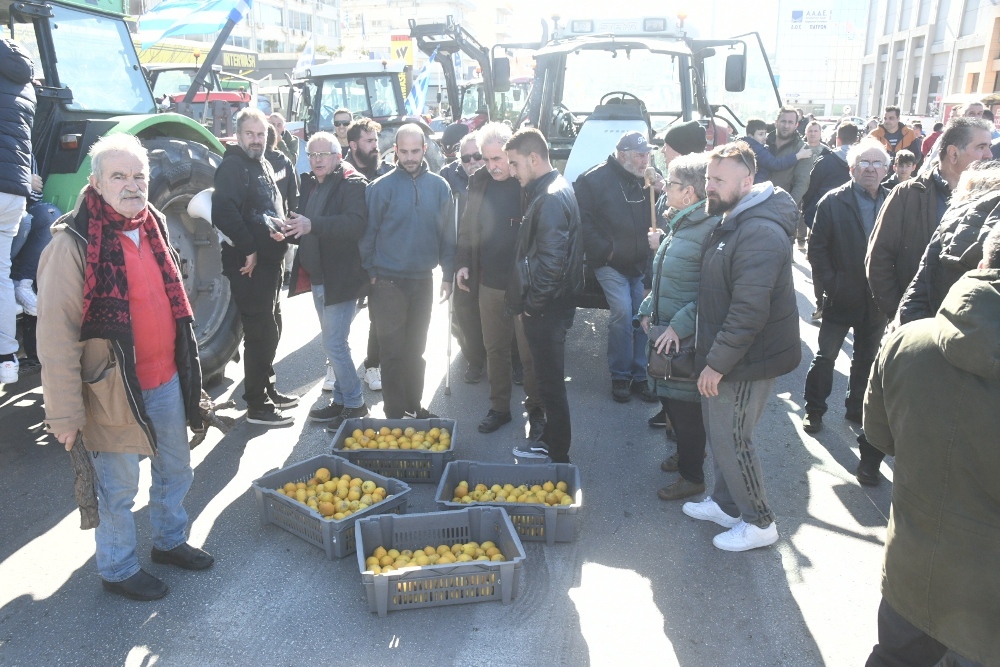 Πάτρα: Η δημοτική αρχή στο πλευρό των αγροτών - Πλέσσας και Μελάς στη διαμαρτυρία
