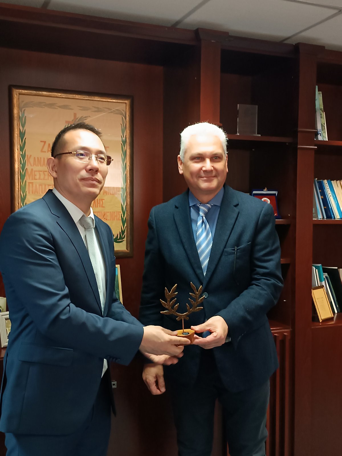 Αντιπροσωπεία Κινέζικου Πανεπιστημίου επισκέφθηκε τον αντιπεριφερειάρχη Αχαΐας Φωκίωνα Ζαΐμη