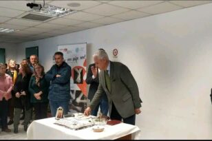 Ο Φ. Ζαΐμης έκοψε την πρωτοχρονιάτικη πίτα της ΠΕ Αχαΐας μαζί με τον Περιφερειάρχη και τους υπαλλήλους της υπηρεσίας