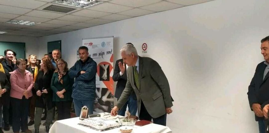 Ο Φ. Ζαΐμης έκοψε την πρωτοχρονιάτικη πίτα της ΠΕ Αχαΐας μαζί με τον Περιφερειάρχη και τους υπαλλήλους της υπηρεσίας