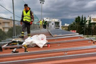 Γήπεδο Αγυιάς: Ξεκίνησε η τοποθέτηση φωτοβολταϊκων