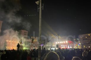«Πατρινό Καρναβάλι για Πάντα»: «Βούλιαξε» από εκατοντάδες Πατρινούς η πλατεία Γεωργίου στην λαμπερή έναρξη ΦΩΤΟ - ΒΙΝΤΕΟ