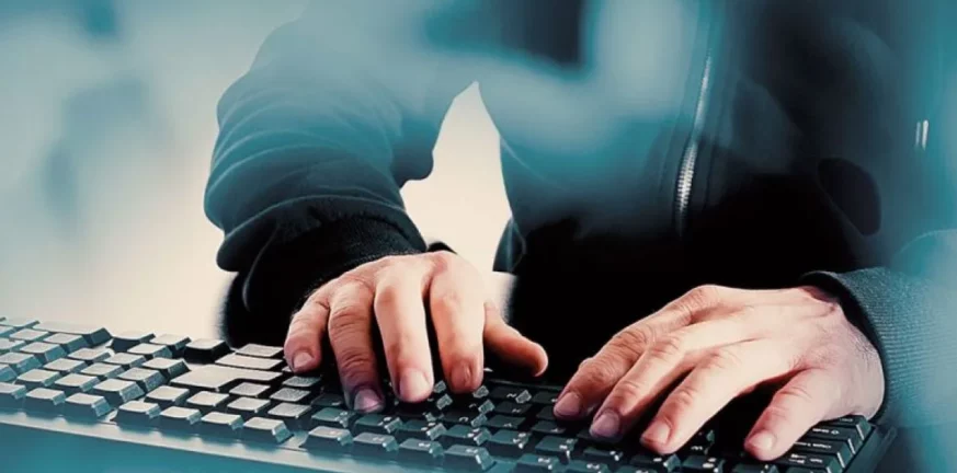 Ηράκλειο: 13 άτομα είχαν στήσει «επιχείρηση» με απάτες μέσω υπολογιστή - Λεία άνω των 110.000 ευρώ