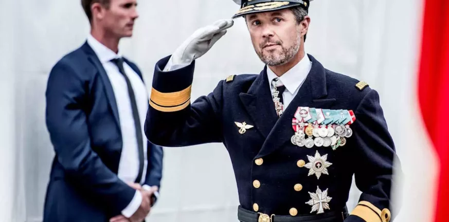 O Φρειδερίκος Ι’ είναι ο νέος βασιλιάς της Δανίας μετά την παραίτηση της βασίλισσας Μαργαρίτας Β’ – Φωτογραφίες από τα ανάκτορα της Κοπεγχάγης