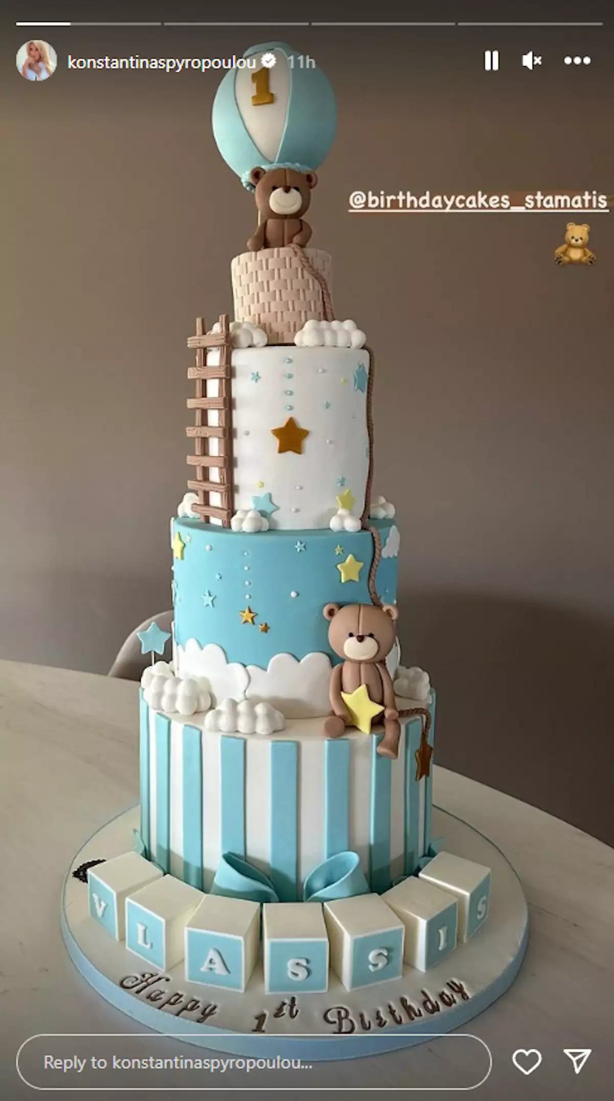Κωνσταντίνα Σπυροπούλου: Η εντυπωσιακή... τριώροφη τούρτα για τα πρώτα γενέθλια του μικρού της γιου, Βλάσση