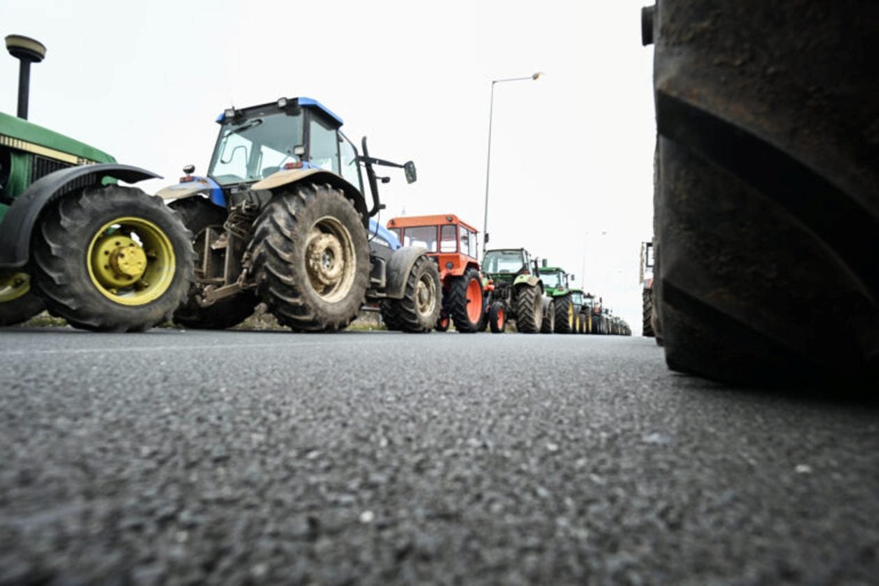 «Ρεβεγιόν» στα μπλόκα για τους αγρότες, ανοικτές εθνικοί οδοί, «ελευθέρας» σε Αχαΐα και Αιτωλοακαρνανία