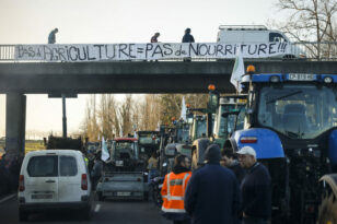 Γαλλία: Μέτρα για τον αγροτικό τομέα ανακοίνωσε ο πρωθυπουργός Ατάλ – Διχασμένοι οι αγρότες