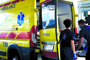 Χαλκίδα: Αυτοκίνητο παρέσυρε διανομέα - Στο νοσοκομείο ο νεαρός άνδρας