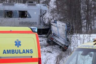 Σουηδία: Σύγκρουση τρένου με φορτηγό – Ένας νεκρός και πέντε τραυματίες