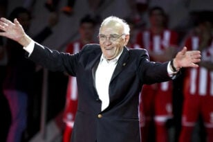 Γιώργος Δαρίβας: Έφυγε από τη ζωή ο θρύλος του Ολυμπιακού και του ελληνικού ποδοσφαίρου