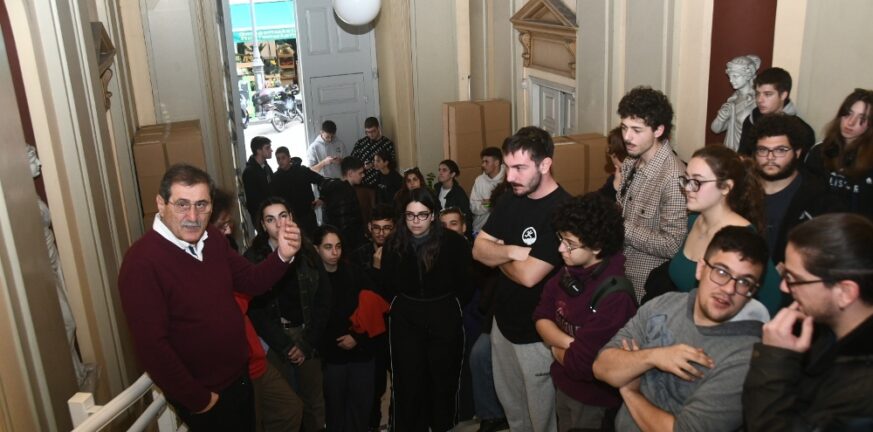 Πάτρα: Συνάντηση Πελετίδη-φοιτητών για το θέμα της αύξησης στα εισιτήρια στα ΜΜΜ