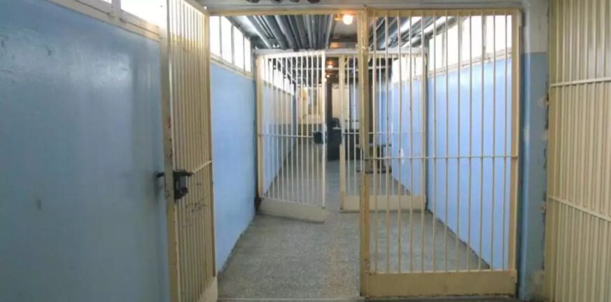 Θεσσαλονίκη: Αποφυλακίζονται οι δύο σωφρονιστικοί υπάλληλοι που εκτίουν ποινές για εισαγωγή κινητών τηλεφώνων σε φυλακές