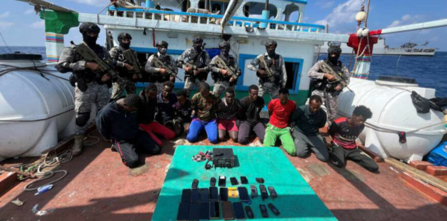 Ινδία: Το πολεμικό ναυτικό διέσωσε δύο σκάφη από Σομαλούς πειρατές - ΒΙΝΤΕΟ
