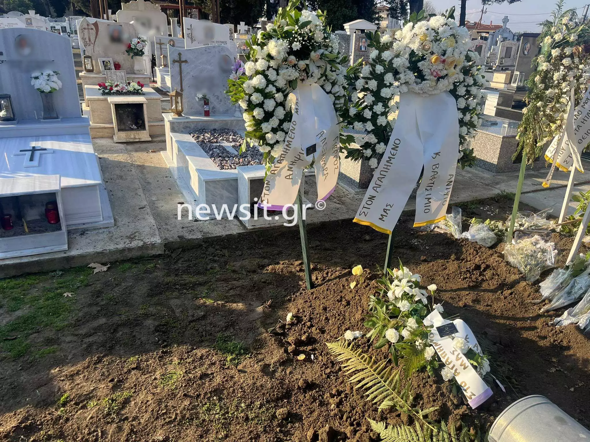 Βέροια: «Στην κηδεία, μόλις έφτασε στα 30 μέτρα άρχισε να μας βρίζει», ξεσπά ο παππούς του βρέφους - Τι λέει ο δικηγόρος του πατέρα για ενδοοικογενειακή βία