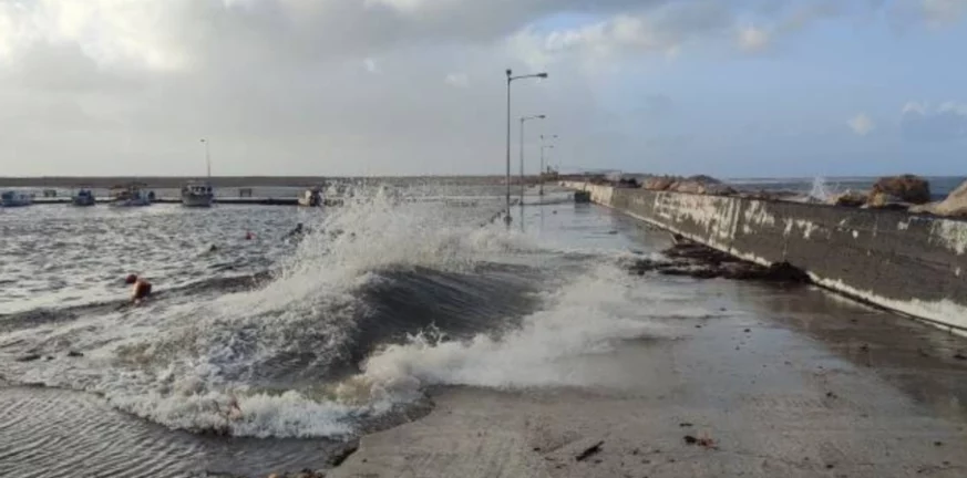 Τραγωδία στην Κυπαρισσία: Κύματα παρέσυραν και έπνιξαν 66χρονη Γερμανίδα στο λιμάνι