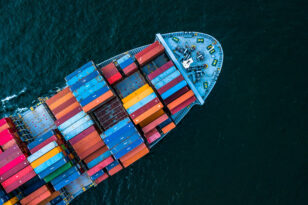 Ερυθρά Θάλασσα: Σε ποια προϊόντα έρχονται νέες αυξήσεις - 200.000 κοντέινερ με προορισμό τον Πειραιά κάνουν τον γύρο της Αφρικής 