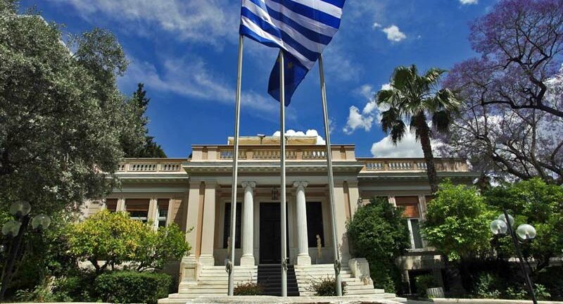 Ανασχηματισμός μέχρι αύριο: Χρυσοχοΐδης στη θέση του Οικονόμου - Αλλαγές σε επτά υπουργεία