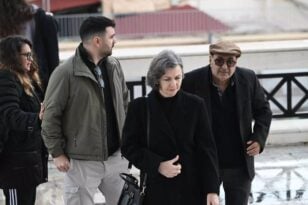 Ζακ Κωστόπουλος: Άρχισε η δευτεροβάθμια δίκη για τον θάνατό του – Κατέθεσε η μητέρα του